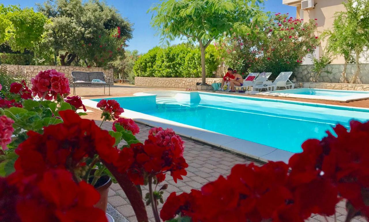 Apartments Villa Ana Mandre Buitenkant foto