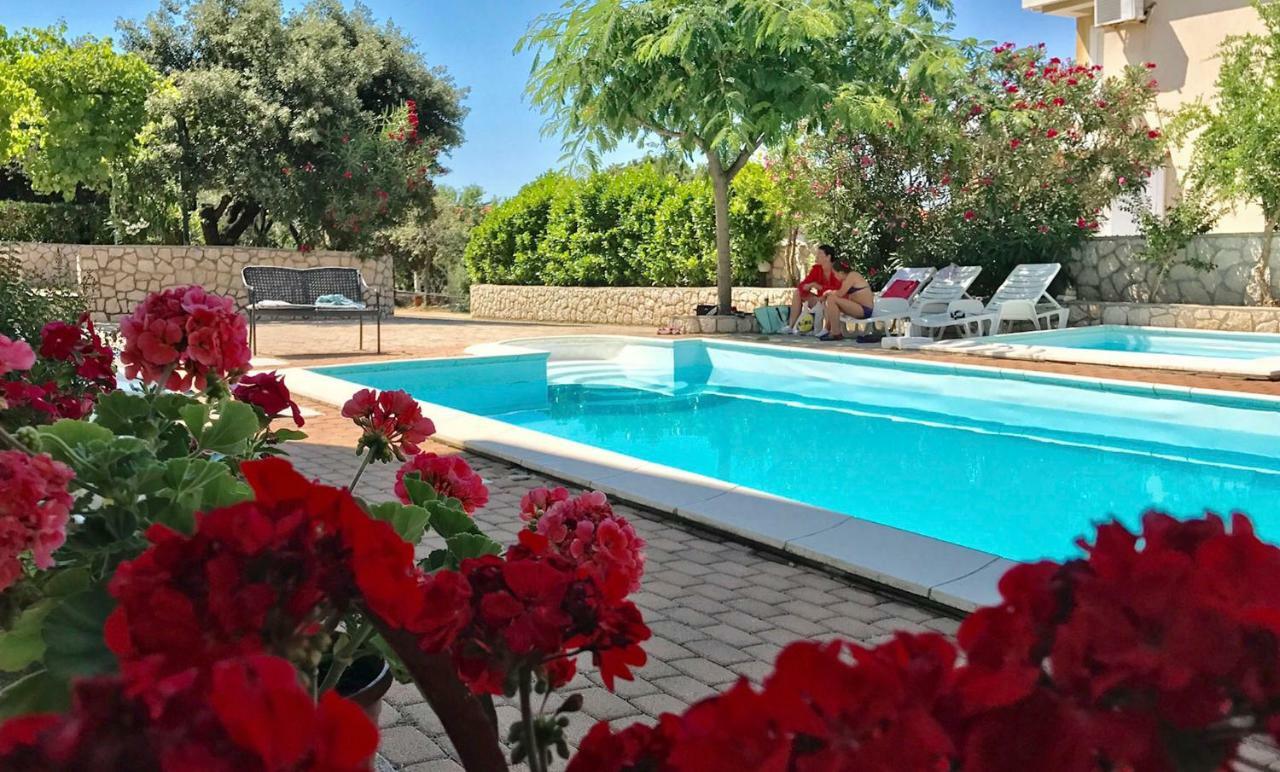 Apartments Villa Ana Mandre Buitenkant foto